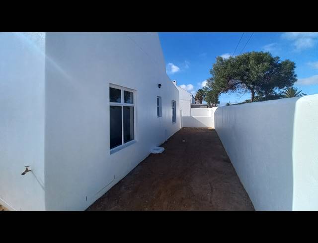 2 BEDROOM HOUSE FOR SALE IN LAMPIESBAAI